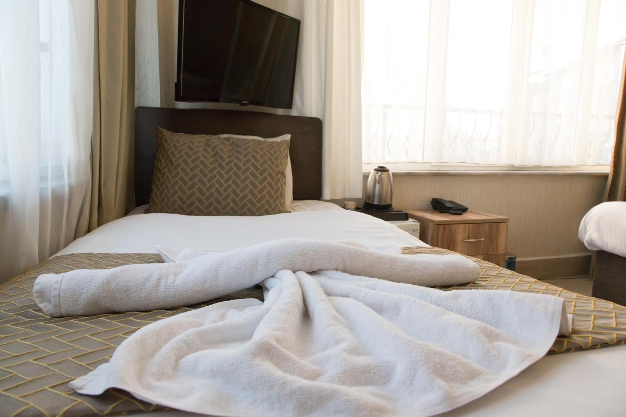 Honey Hotel Istanbul Bagian luar foto