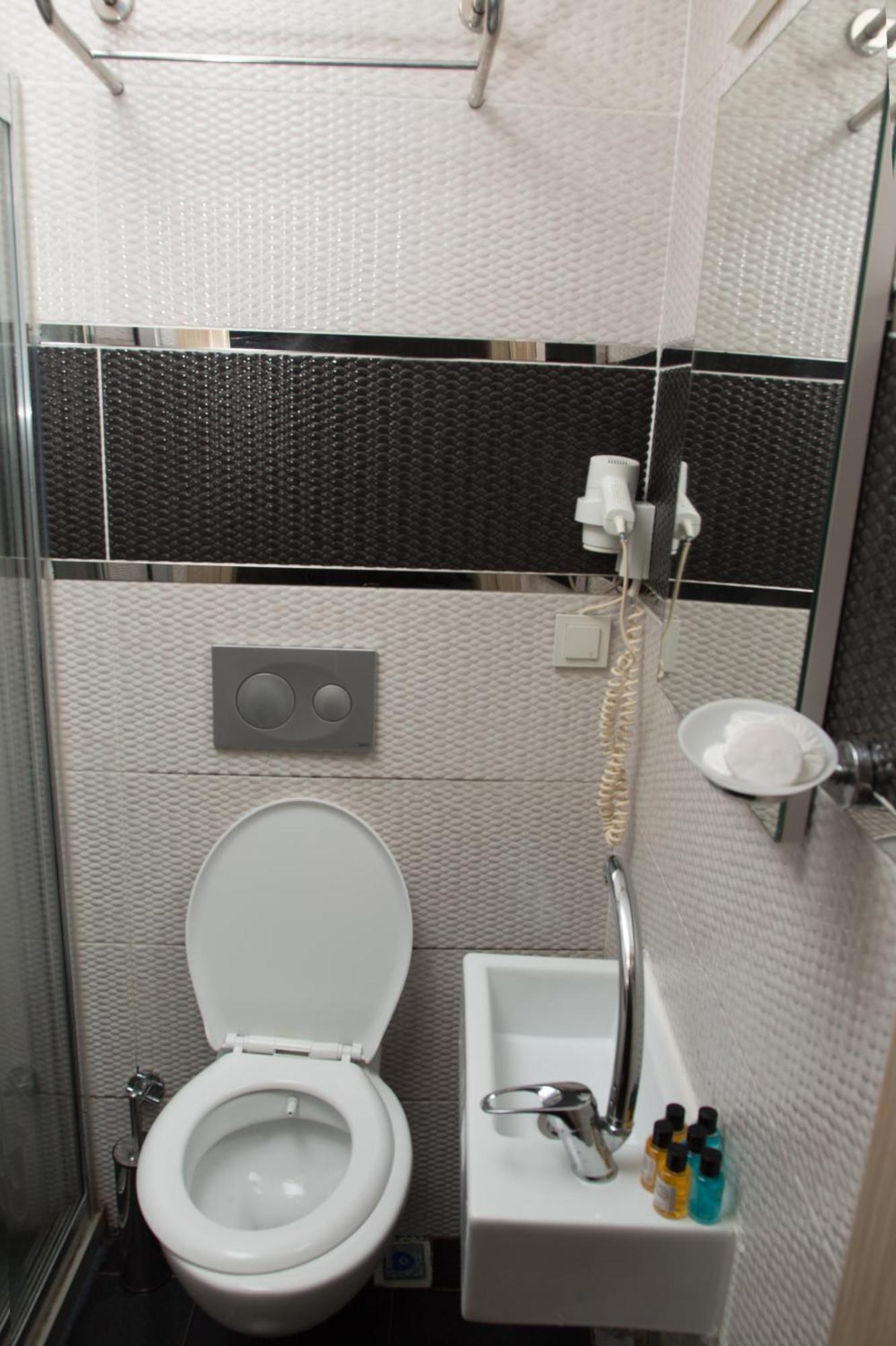 Honey Hotel Istanbul Bagian luar foto
