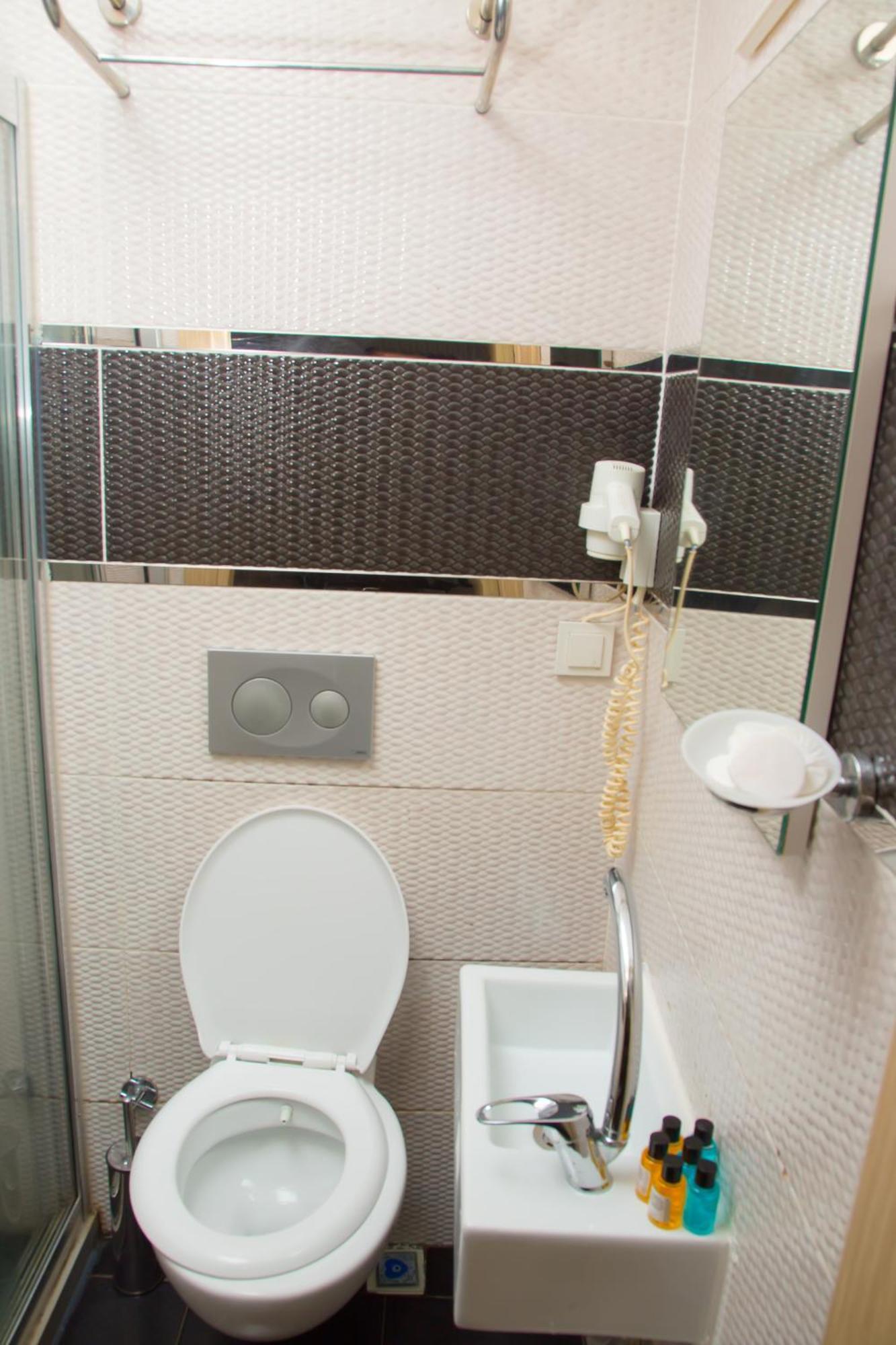 Honey Hotel Istanbul Bagian luar foto